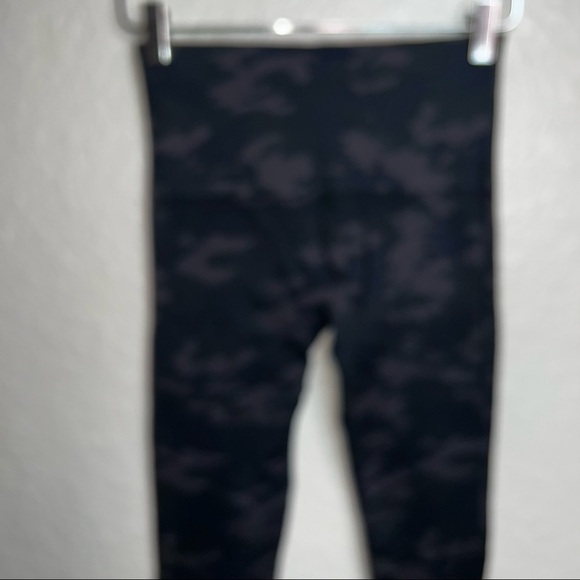 BNWOT SPANXCamo Printed Leggings - Picture 6 of 8